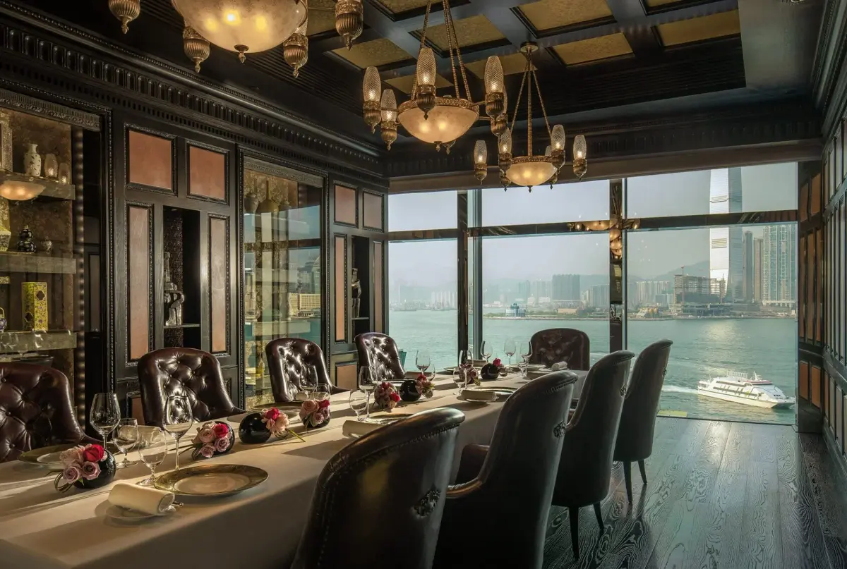 Four Seasons Hotel Hong Kong
