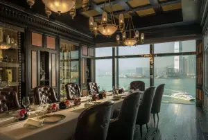 Four Seasons Hotel Hong Kong