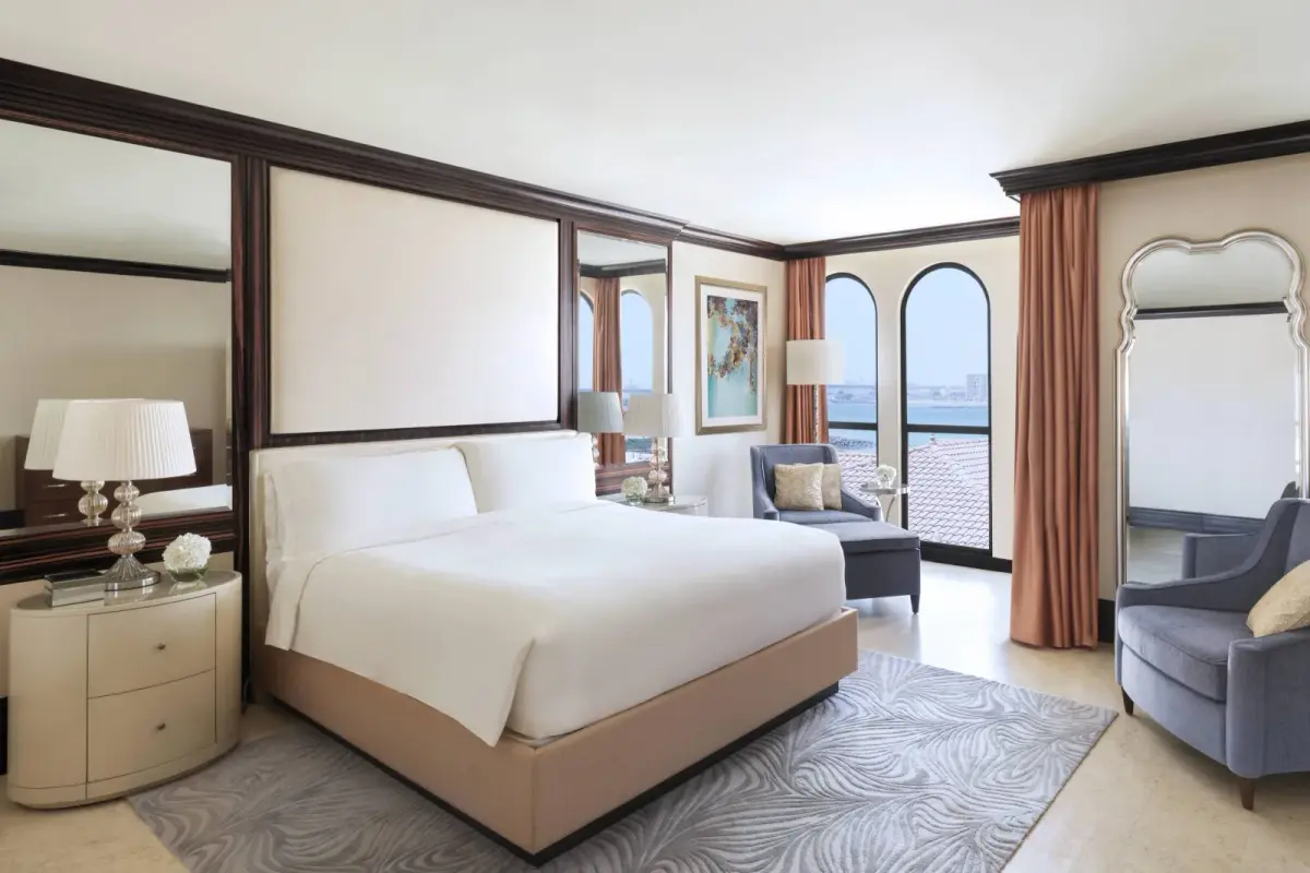 The Ritz-Carlton Abu Dhabi, Grand Canal